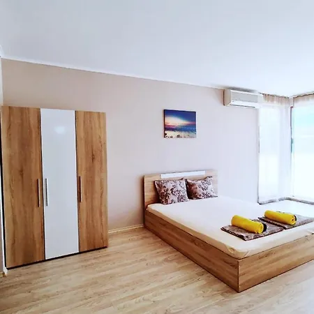 Апартамент Съмър / Summer Apartment Daire *