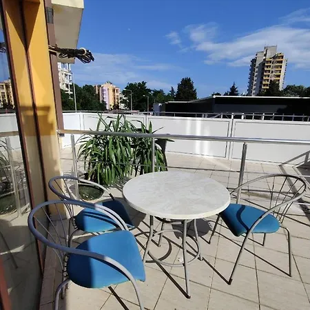 Апартамент Съмър / Summer Apartment Daire *